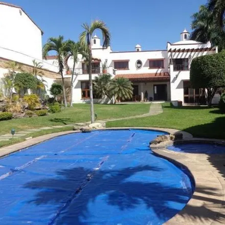 Buy this 5 bed house on Club Burgos Bugambilias in Calle Paseo Burgos, Fraccionamiento Burgos de Cuernavaca