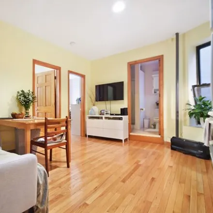 Rent this 3 bed house on 416 East 71st Street in New York, NY 10021