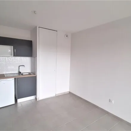 Rent this 3 bed apartment on 24 rue de la République in 31270 Frouzins, France