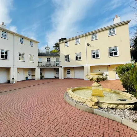 Rent this 3 bed townhouse on Woodside Drive in Torquay, TQ1 1QN
