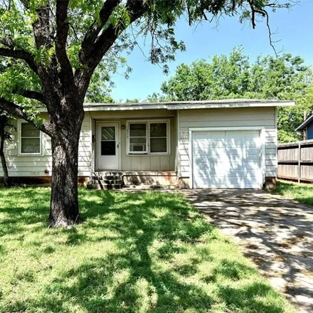 Rent this 3 bed house on 870 Green Street in Abilene, TX 79603