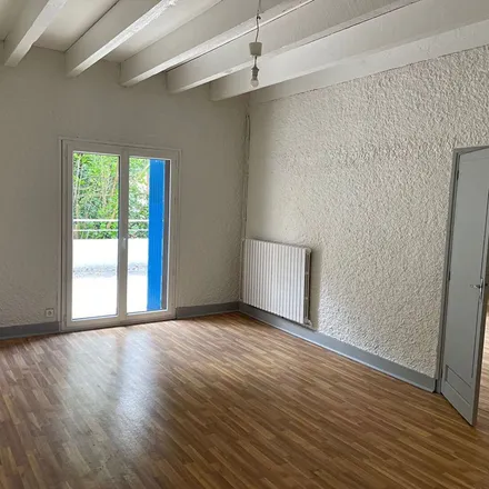 Rent this 3 bed apartment on 228 chemin de lassalle in 82000 Montauban, France