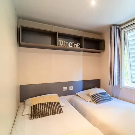 Rent this 3 bed house on Orpi in Avenue de la Corniche d'Azur, 83370 Fréjus