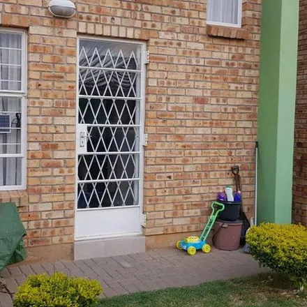 Image 5 - Willem Cruywagen Avenue, Theresapark, Pretoria, 0155, South Africa - Townhouse for rent