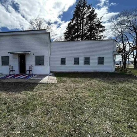 Buy this 2 bed house on Fort Madison Veterinary Clinic in Old Highway 61, Fort Madison