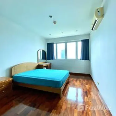 Rent this 3 bed apartment on Naradhiwas Rajanagarindra Road in Pak Khlong Chong Nonsi, Yan Nawa District