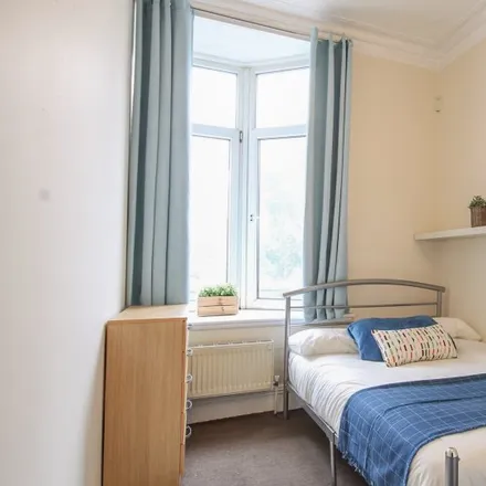 Rent this 8 bed room on 232 Kilburn High Road in London, NW6 7JG