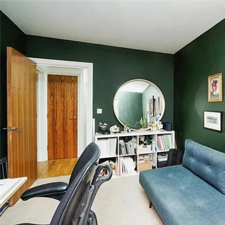 Image 7 - Exchange Mews, Royal Tunbridge Wells, TN4 9GD, United Kingdom - Apartment for sale