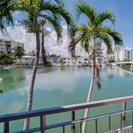 Image 8 - 8040 Tatum Waterway Drive, Miami Beach, FL 33141, USA - Condo for sale