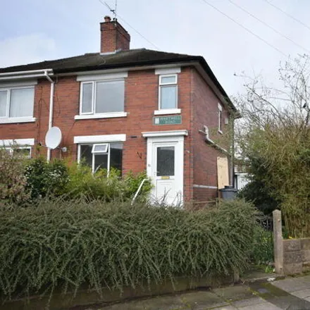 Rent this 3 bed duplex on Hartwell Road in Longton, ST3 7BE