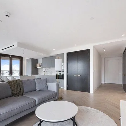 Rent this 3 bed apartment on Sumner Street in Bankside, London