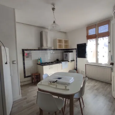 Rent this 2 bed apartment on 15 cours Bugeaud in 87000 Limoges, France