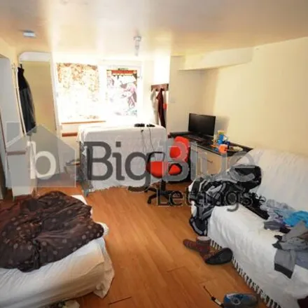 Image 7 - Back Manor Drive, Leeds, LS6 1GH, United Kingdom - Townhouse for rent