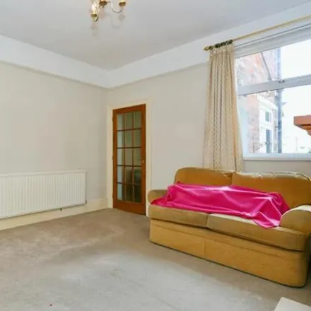 Image 5 - 102 London Road, Newcastle-under-Lyme, ST5 1NB, United Kingdom - Townhouse for sale