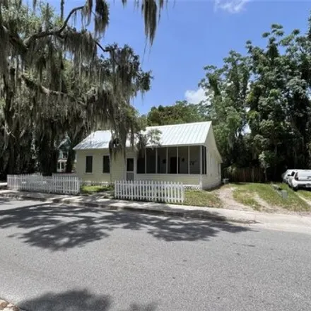 Buy this 2 bed house on 309 South 9th Street in Leesburg, FL 34748