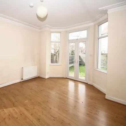 Image 5 - York Road, Brownlow Road, Bowes Park, London, N11 2BP, United Kingdom - Duplex for rent