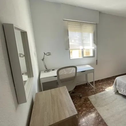 Rent this 4 bed room on Instituto de Educación Secundaria Guadalmedina in Avenida de la Palmilla, 12