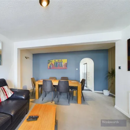 Image 5 - Rollesby Road, London, KT9 2BZ, United Kingdom - Townhouse for rent