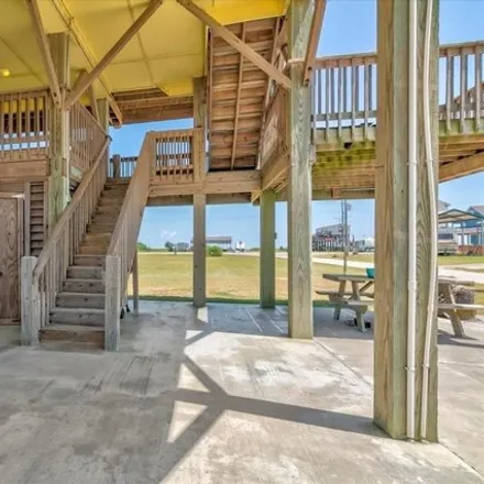 Image 9 - 1024 Seagull Street, Gilchrist, Galveston County, TX 77617, USA - House for sale