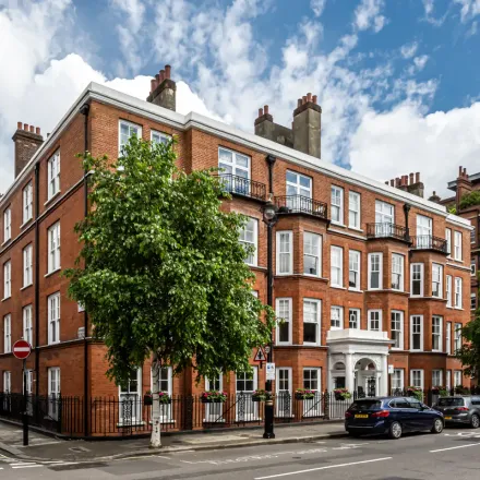 Rent this 3 bed apartment on Bryanston Mansions in York Street, London