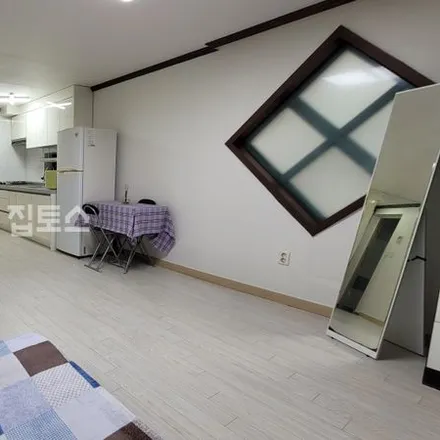 Rent this studio apartment on 서울특별시 강남구 대치동 911-19