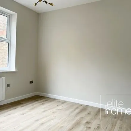 Image 1 - London Road, London, TW1 3RZ, United Kingdom - Apartment for rent