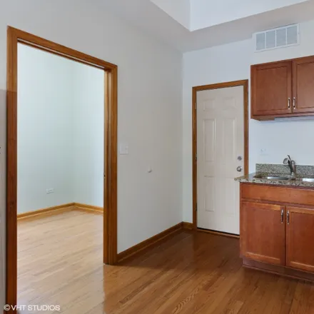 Image 3 - 1938 W Cermak Rd - Condo for rent