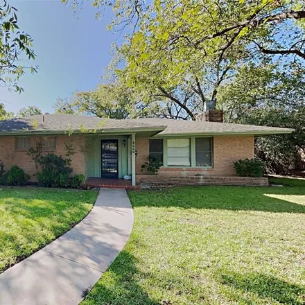 Rent this 2 bed house on 4008 Cartist Drive in Fort Worth, TX 76116