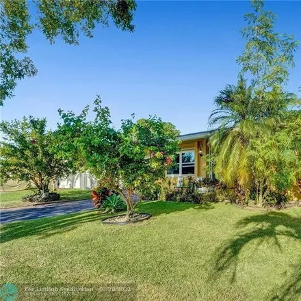 Image 2 - 501 Northwest 99th Way, Pembroke Pines, FL 33024, USA - House for sale