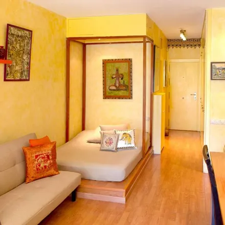Rent this studio apartment on National Library of Spain in Paseo de Recoletos, 20-22