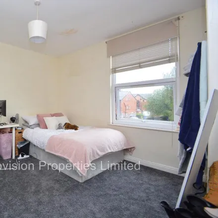 Image 5 - Back School View, Leeds, LS6 1EN, United Kingdom - Townhouse for rent