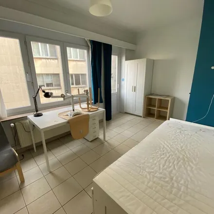 Rent this 4 bed apartment on Avenue Télémaque - Telemachuslaan 52 in 1190 Forest - Vorst, Belgium