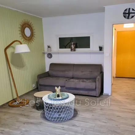 Image 5 - 1 Rue Vincent Allegre, 83150 Bandol, France - Apartment for rent