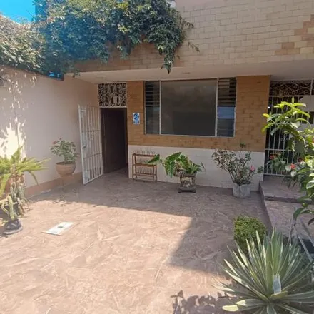 Rent this 8 bed house on Avenida Caminos del Inca in Santiago de Surco, Lima Metropolitan Area 15029
