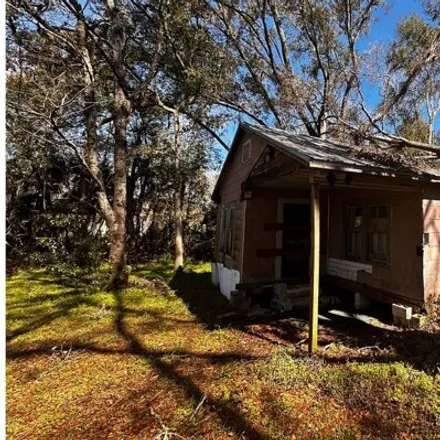 Image 2 - 199 Lafayette Avenue Southwest, Live Oak, Suwannee County, FL 32064, USA - House for sale