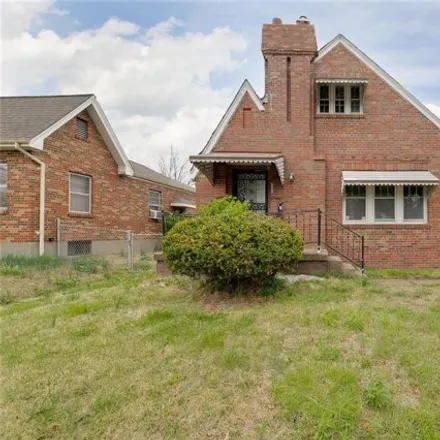 Buy this 4 bed house on 5899 McArthur Avenue in St. Louis, MO 63120