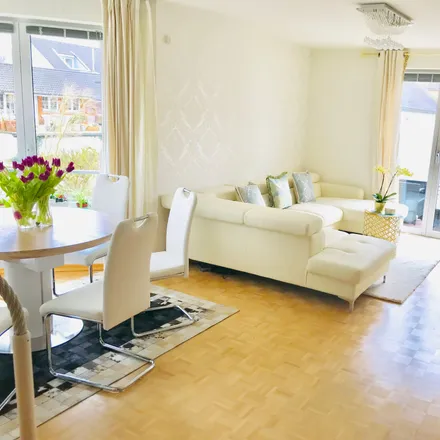 Rent this 3 bed townhouse on Hermann-Renner-Straße 2e in 22609 Hamburg, Germany