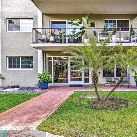 Buy this 1 bed condo on 598 Northeast 30th Street in Wilton Manors, FL 33334