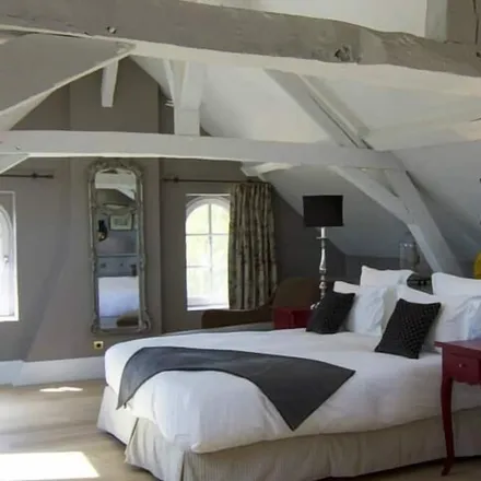 Rent this 5 bed townhouse on 49750 Beaulieu-sur-Layon