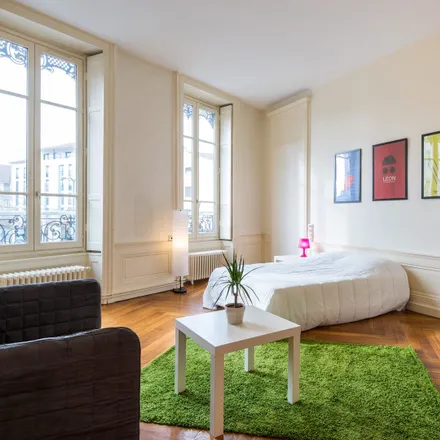 Image 4 - 18 Rue Marietton - Room for rent