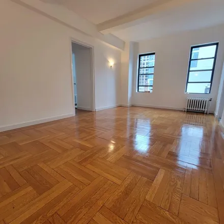 Image 4 - 201 East 35th Street, New York, NY 10016, USA - Apartment for rent