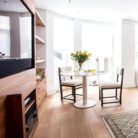 Image 2 - Tennyson House, 5-9 Culford Gardens, London, SW3 2AQ, United Kingdom - Loft for sale