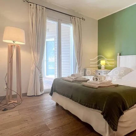 Rent this 6 bed house on Seignosse in Rue de l'Amiral Béranger, 40510 Seignosse