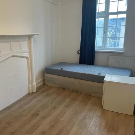 Image 4 - Crown And Pepper, 242 High Street, London, CR0 1NF, United Kingdom - Room for rent