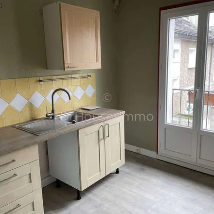 Rent this 5 bed apartment on 31 Rue Gambetta in 78200 Mantes-la-Jolie, France