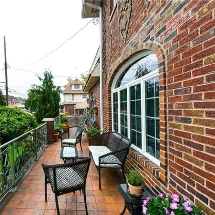 Image 4 - 7325 14th Avenue, New York, NY 11228, USA - House for sale