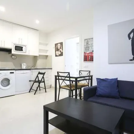 Rent this 2 bed apartment on Centro Privado de Educación Infantil y Primaria María Cristina in Calle de Antillón, 6