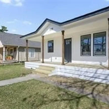 Rent this 2 bed house on 1008 Walton St in Houston, Texas