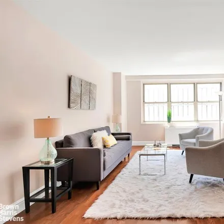 Image 2 - 520 EAST 72ND STREET 8K in New York - Apartment for sale