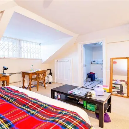 Rent this studio apartment on 64 Warwick Avenue in London, W9 2PP